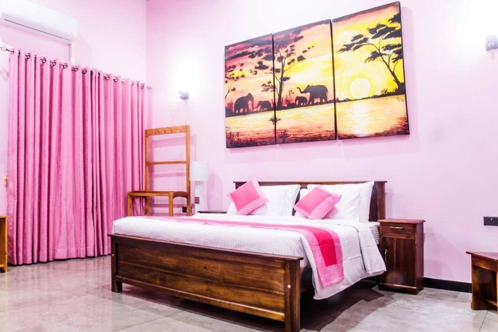 Man Mountain Villa Matale Exterior photo